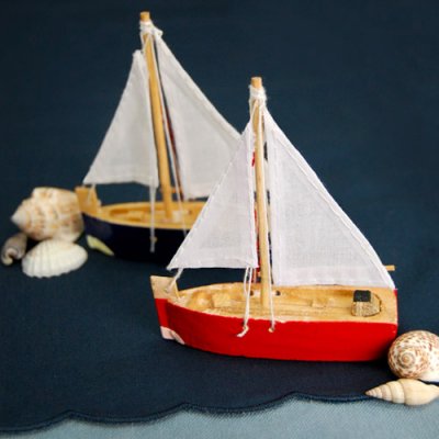 mini-wooden-sailboats-set