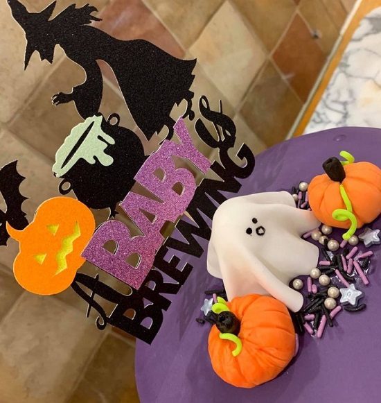 a baby is brewing cake