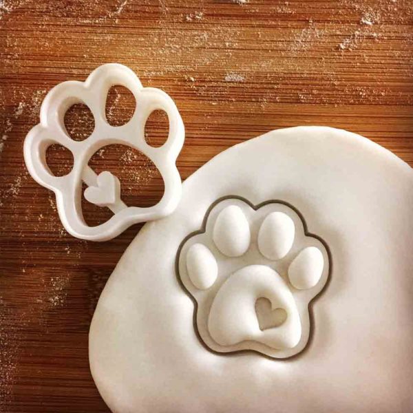 paw-cookie-cutter-as-favors