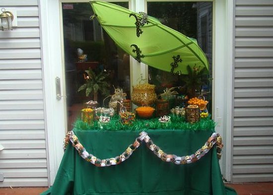 safari themed party dessert table