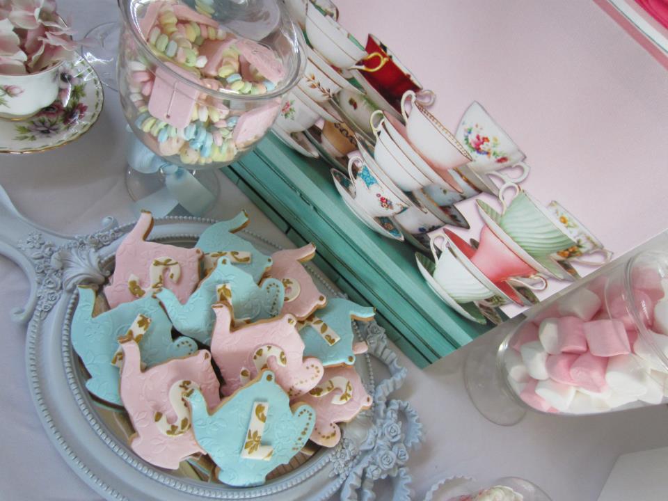 vintage teapot cookies in pink and blue