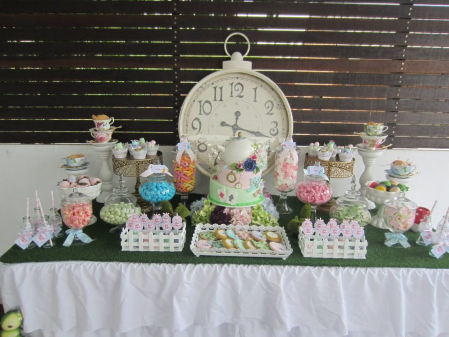 Alice in Wonderland Party tablescape
