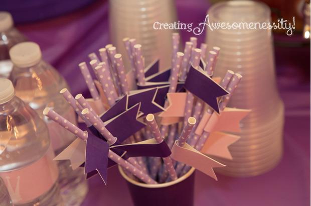 A Royal Welcome Baby Shower decorations via babyshowerideas4u.com straw