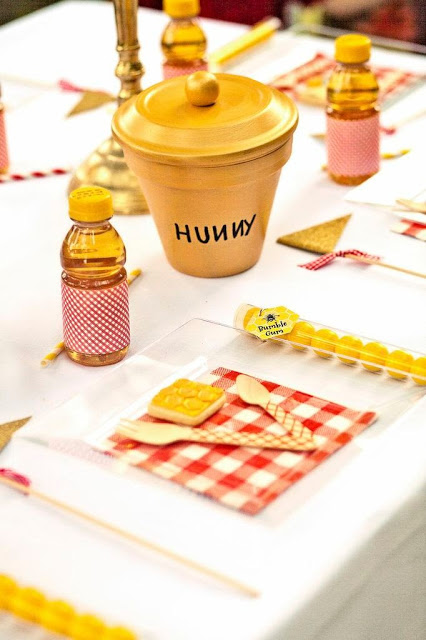 place setting 100 Acre Wood Party with Winnie the Pooh Friends