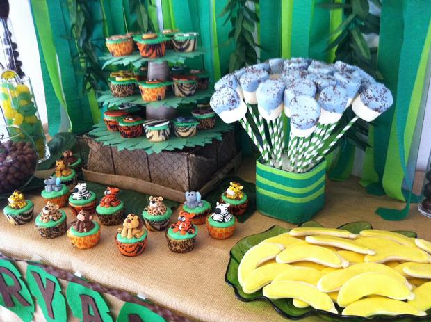 Jungle Safari Baby Shower table with goodies