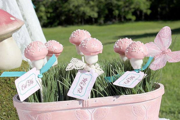 https://babyshowerideas4u.com/wp-content/uploads/2014/04/Shabby-Chic-Alice-in-Wonderland-treats-eat-me-labels-mushroom-cake-pops.jpg