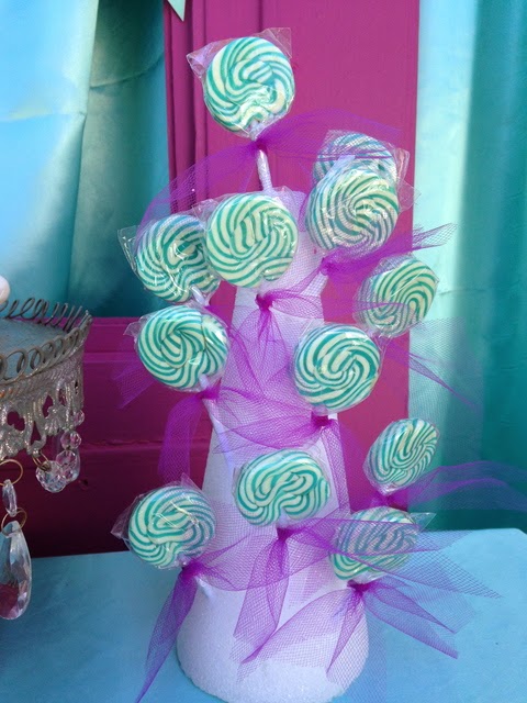 frozen movie birthday party, snowflakes toppers, lollipops