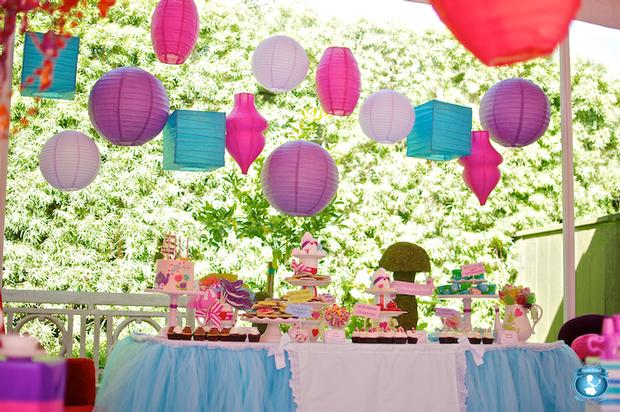 alice in wonderland party