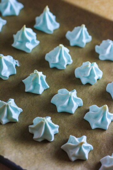 blue meringue kisses for boy