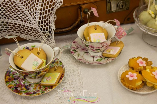 teabag-cookies-in-a-teacup
