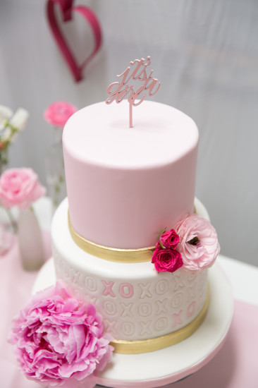 Sweet XOXO Baby Shower cake with it's a girl topper