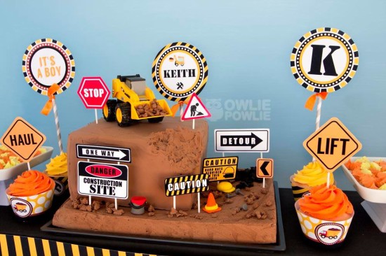 baby-under-construction-baby-shower cake