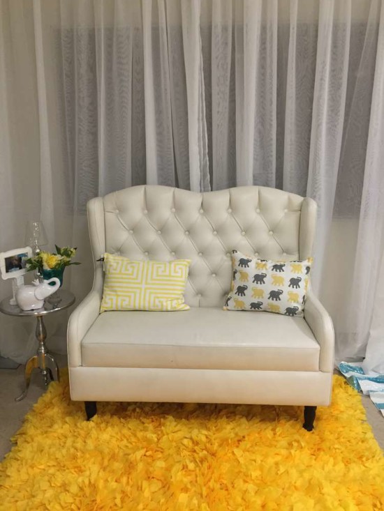 Baby-Shower-Elephants-Couch