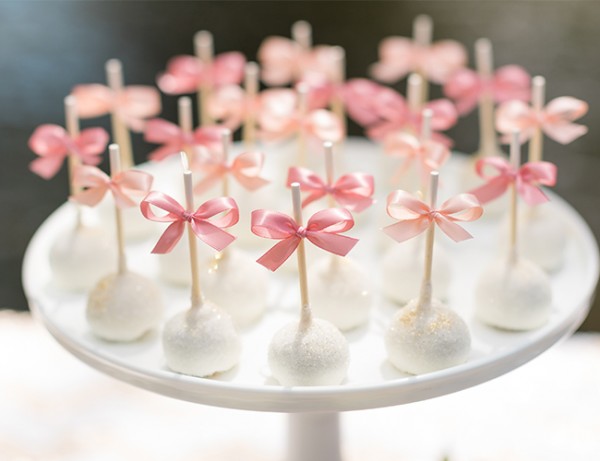 Floral-Chic-Outdoor-Baby-Shower-Cakepops
