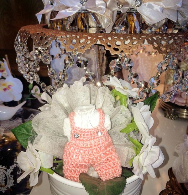 Floral-Copper-Baby-Shower-Knit-Baby-Manniquin