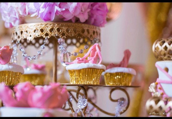 Sweet-Pink-And-Blush-Baby-Shower-Cupcakes