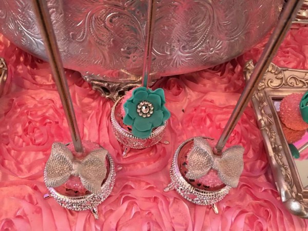 Teal-And-Pink-Modern-Chic-Baby-Shower-Cakepop-Decor