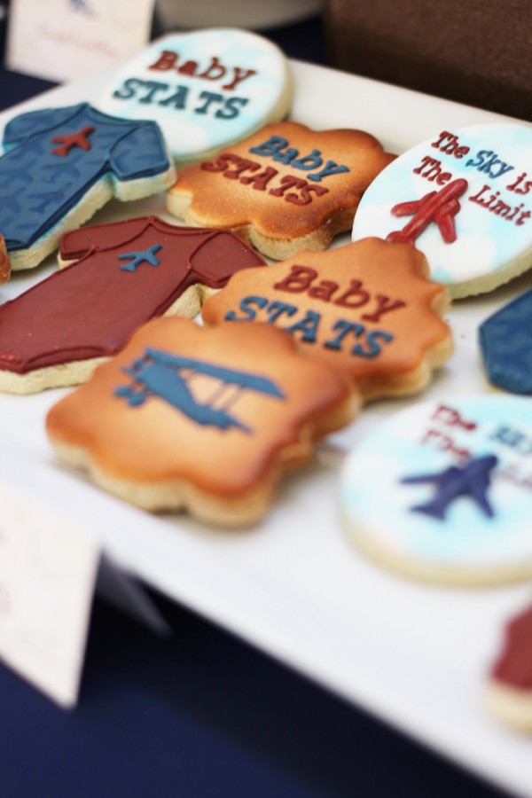 Classic-Airplane-Baby-Shower-Cookies