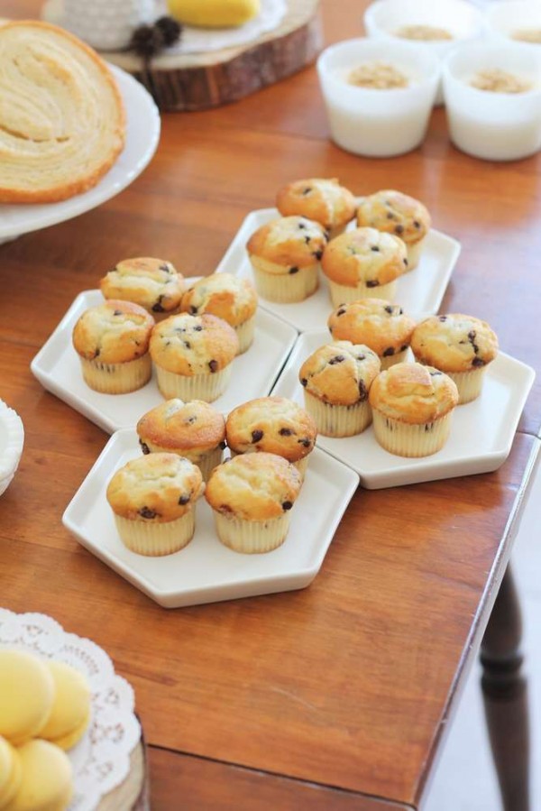 Bright-Bee-Loved-Baby-Shower-Muffins-Tray