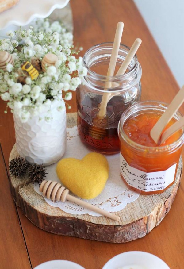 Bright-Bee-Loved-Baby-Shower-Preserves