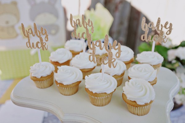 Floral-Backyard-Baby-Shower-Cupcakes