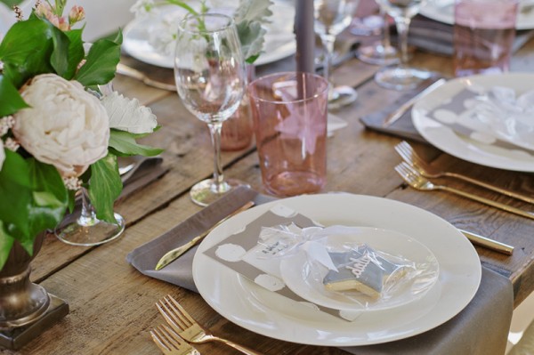 Floral-Backyard-Baby-Shower-Place-Setting