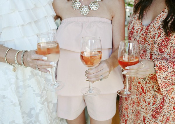 Floral-Backyard-Baby-Shower-Wine