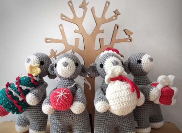 santa-hat-and-holding-a-bag-of-goodies-baby-shower-decoration-ideas-christmas