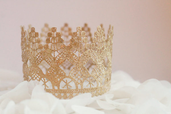 princess-baby-shower-crown-gold-lace-detailed