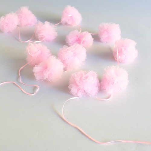 tulle-garland-for-princess-themed-party