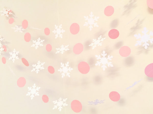 winter-pink-white-snowflake-garland