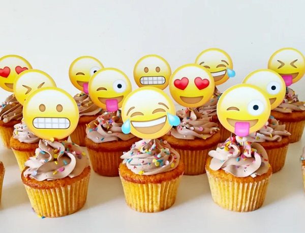 emoji cupcake toppers