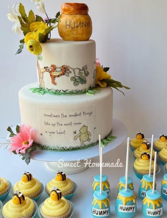 Hunny cake and cupcakes