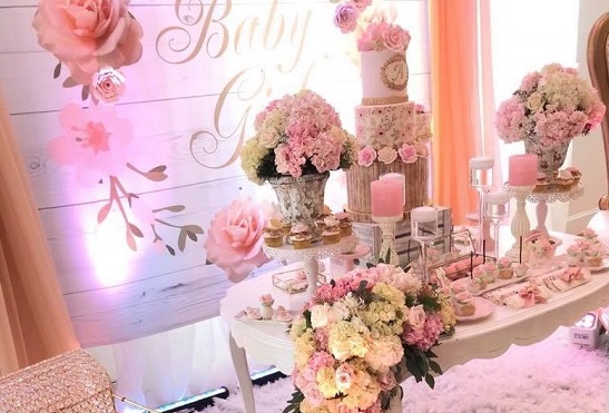 Pretty-Pink-and-Floral-Baby-Shower-decoration