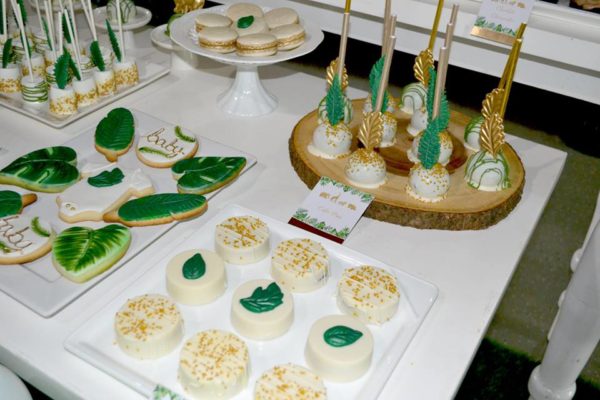 gold-and-hunter-green-safari-baby-shower-cookies-cakepops-with-palm-leaves