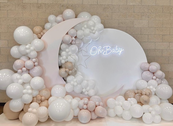 white dreamy moon and stars balloon