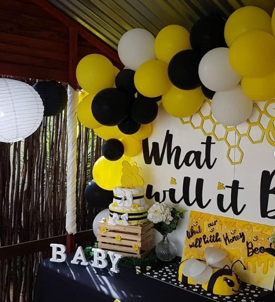 bee backdrop and diaper cake