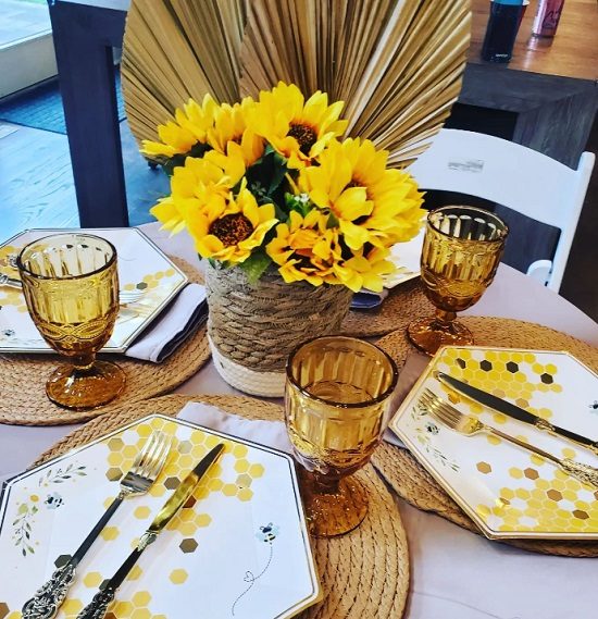 boho what will it bee table setup