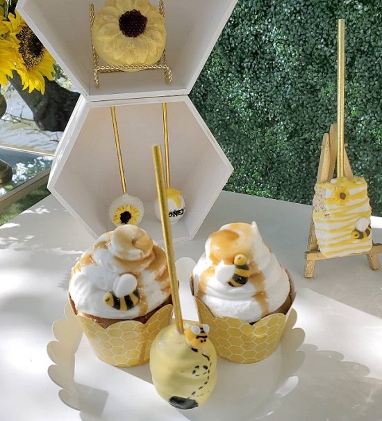 creative honey bee cupcakes