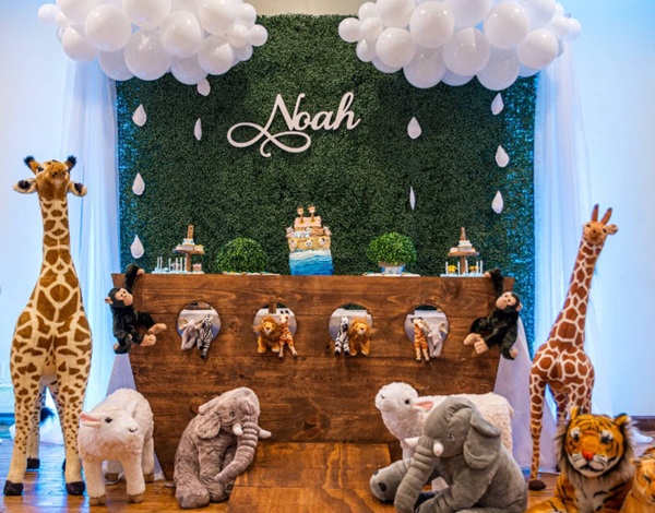 noahs ark theme cake table setup