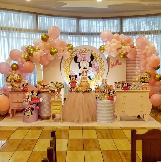 grand minnie mouse party sweet table