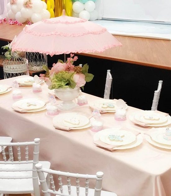 showered-with-love-umbrella-table-centerpiece
