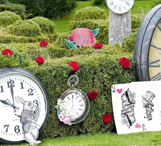 Alice-In-Wonderland-Large-Party-Props