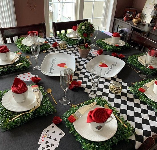 Alice-in-wonderland-diamond-checkered-table-runner