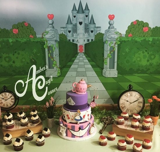 alice in wonderland cake and cupcakes