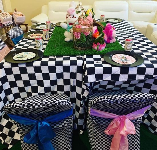 alice in wonderland diamond checker guest table setup