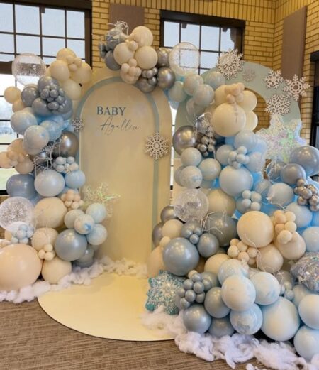 winter baby shower balloon arch