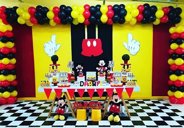 classic mickey mouse party setup