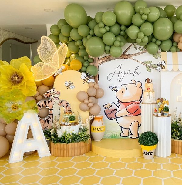 pooh bear balloons and backdrop