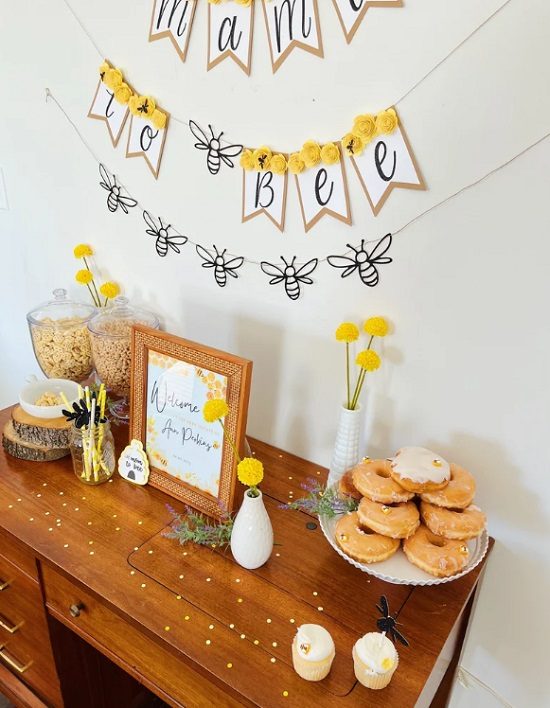 Mama-to-Bee-Decorations-Kit